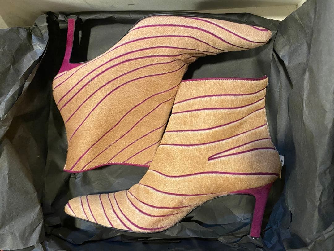 フェラガモ ベージュ&フューシャピンクショートブーツ(実家保管品