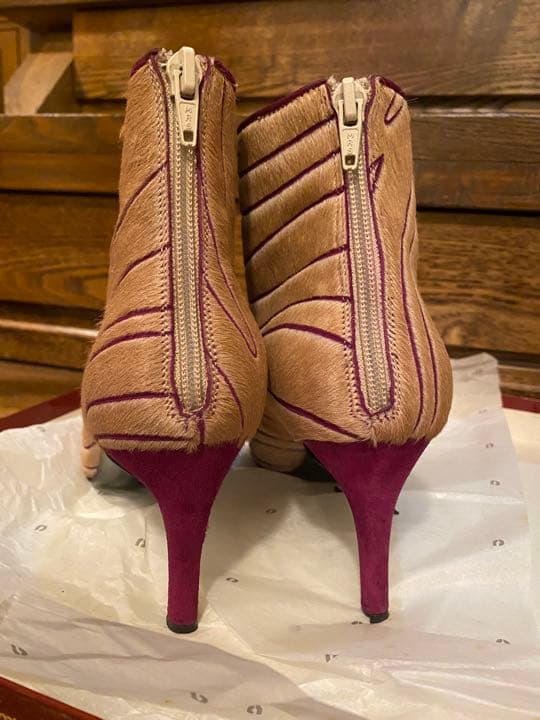 フェラガモ ベージュ&フューシャピンクショートブーツ(実家保管品