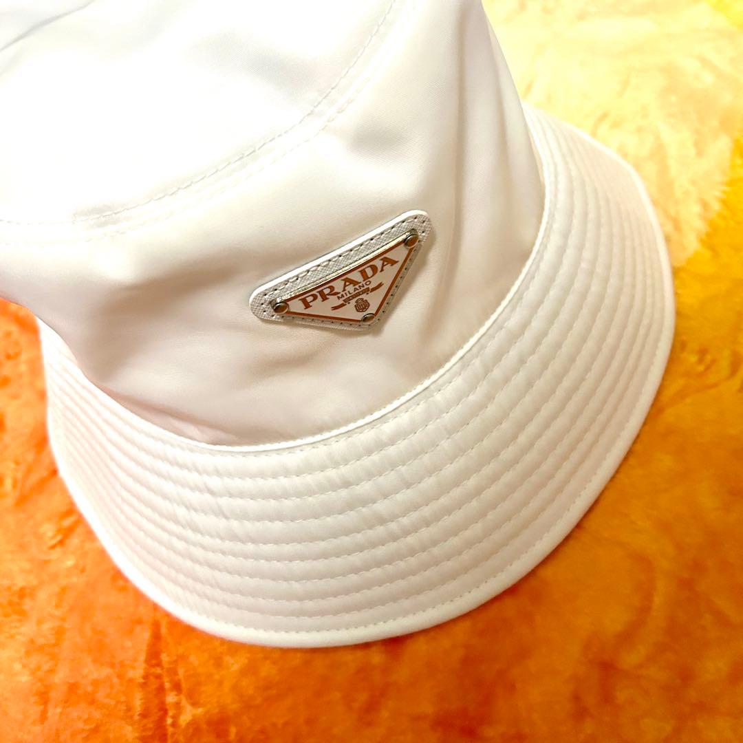 プラダ PRADA バケットハット　ノベルティ　ホワイト White Re-nylon Bucket Hat | PRADA