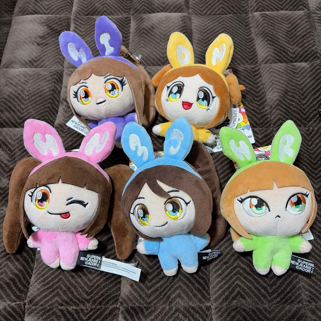 NewJeans ぬいぐるみ キーホルダー MURAKAMI OUTLET】NewJeans - NewJeans x MURAKAMI ぬいぐるみキーホルダー