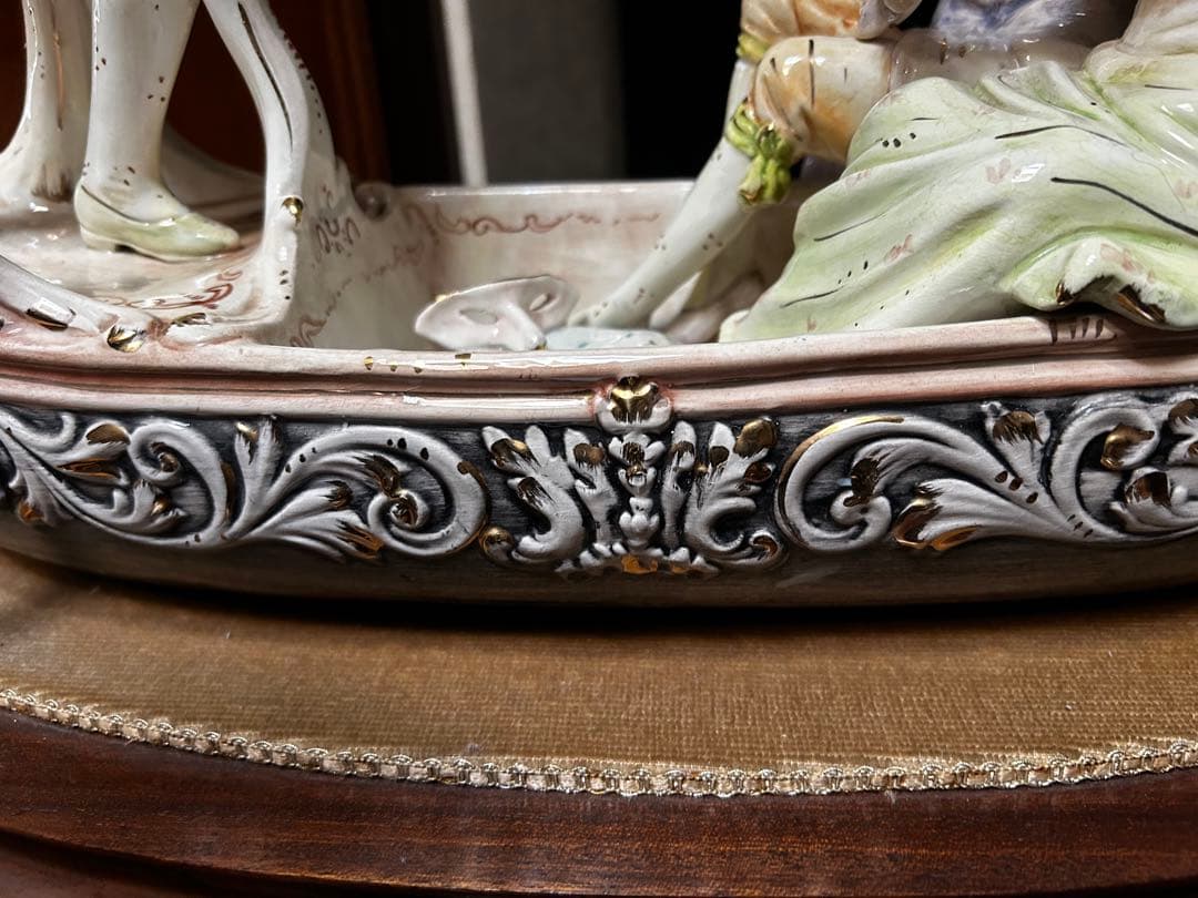 ベネチア仮装パーティ帰りゴンドラの恋人達