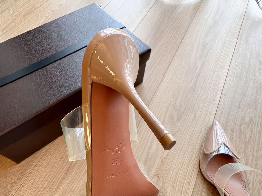 Alaïaアライア LE CŒUR パテントカーフスキン製 ミュール ベージュ
