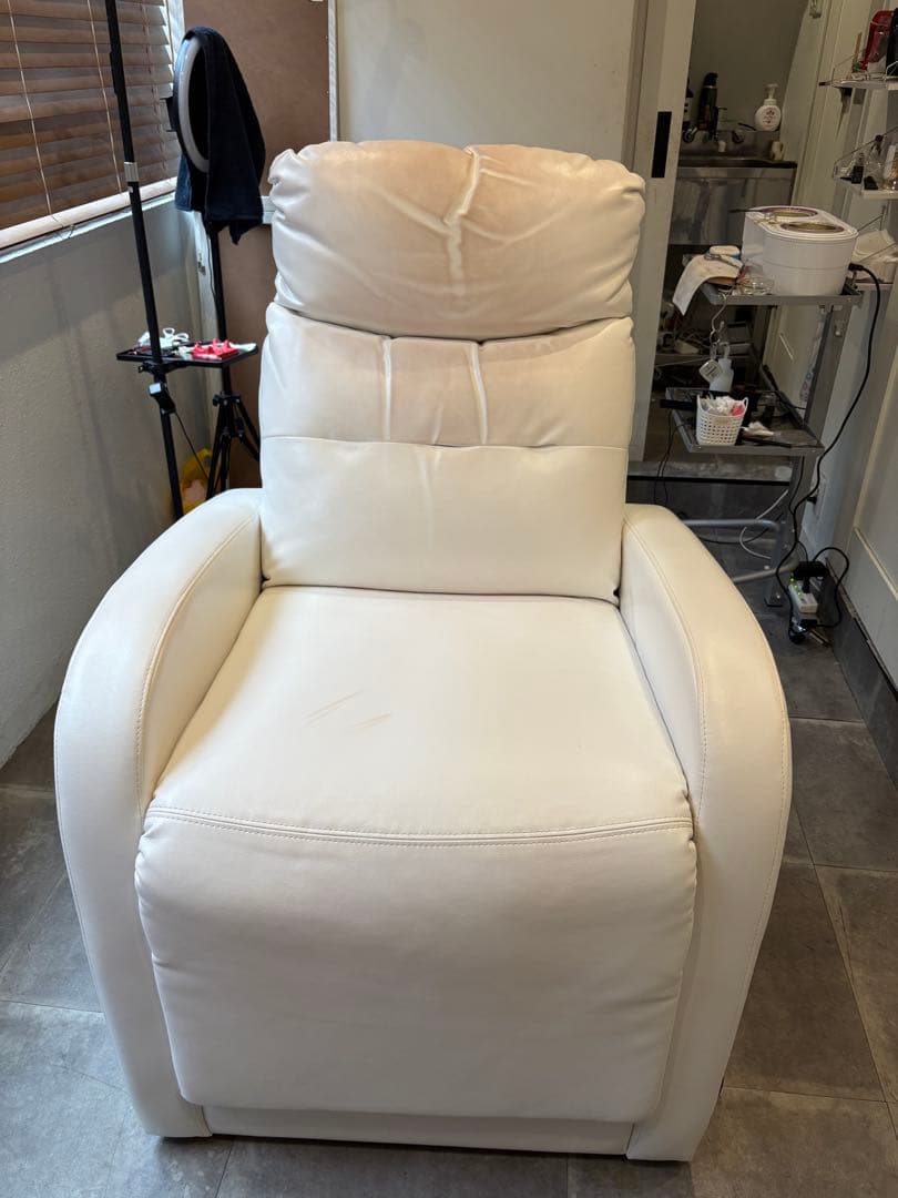 電動施術チェア SISTA-シスタ-ホワイト 【取引成立商品】