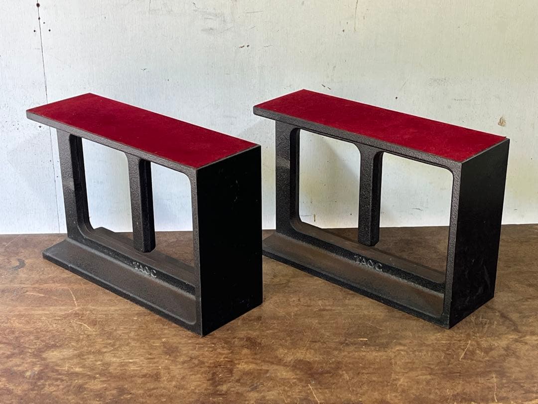 ②古いTAOCスピーカースタンド 鋳鉄製 赤クッション付き2個 ①古いTAOCスピーカースタンド 鋳鉄製 赤クッション付き2個 TAOC