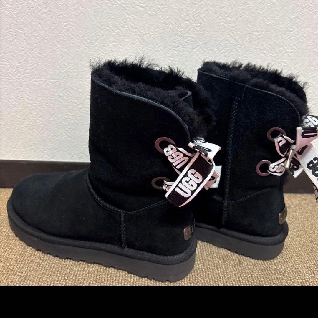 リボン付替】UGG BAILEY BOW MINI ブラックムートンブーツ - メルカリ