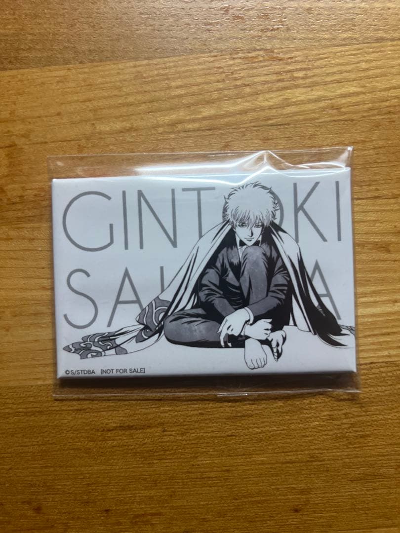 銀魂　アニプレックス　角型缶バッジ　ジャンプフェスタ2020 坂田銀時 商品】ジャンプフェスタ2020にて先行販売された「銀魂」モノクロスーツ