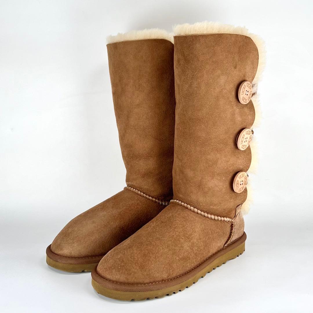 極美品】UGG ベイリーボタン トリプレット ブーツ チェスナット 23.0