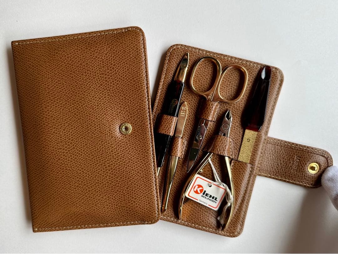 LOEWE 【超レア 希少 日本未発売 ヴィンテージ】 ネイルケアセット LOEWEネイルキット - メルカリ