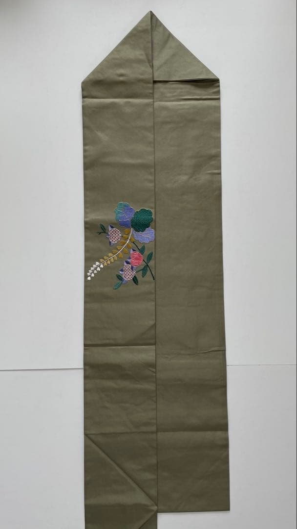 美品】刺繍の美しい塩瀬の名古屋帯 桐 菊 オリーブグリーン 金銀糸 長