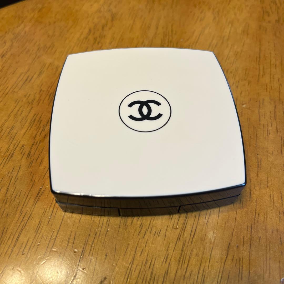 レ ベージュ パレット ルガール ライト シャネル / レ ベージュ パレット ルガール ライトの公式商品情報