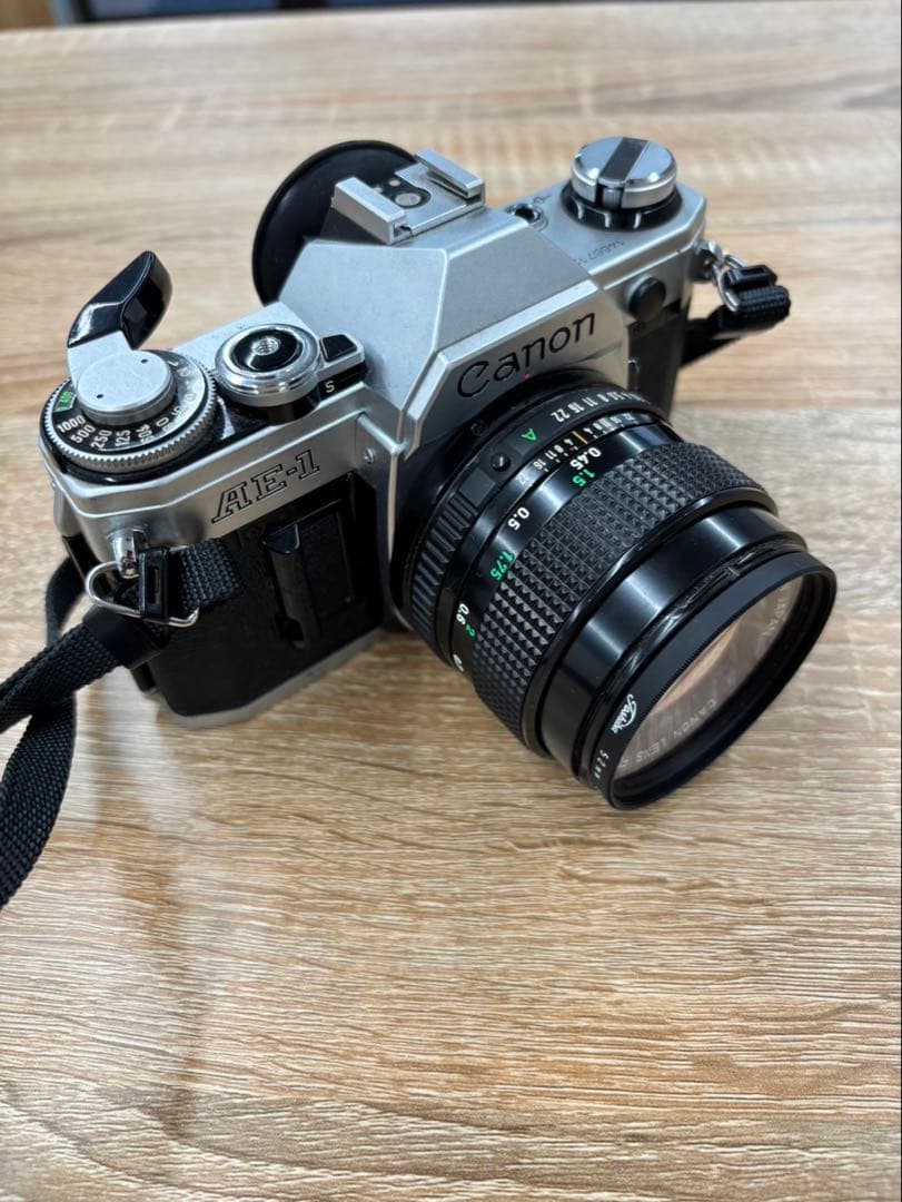 Canon キャノン AE-1 FD 50mm 1:1.4 カメラ キャノン AE-1 FD 50mm F 1.4 スピードライト データバックA CLA'd