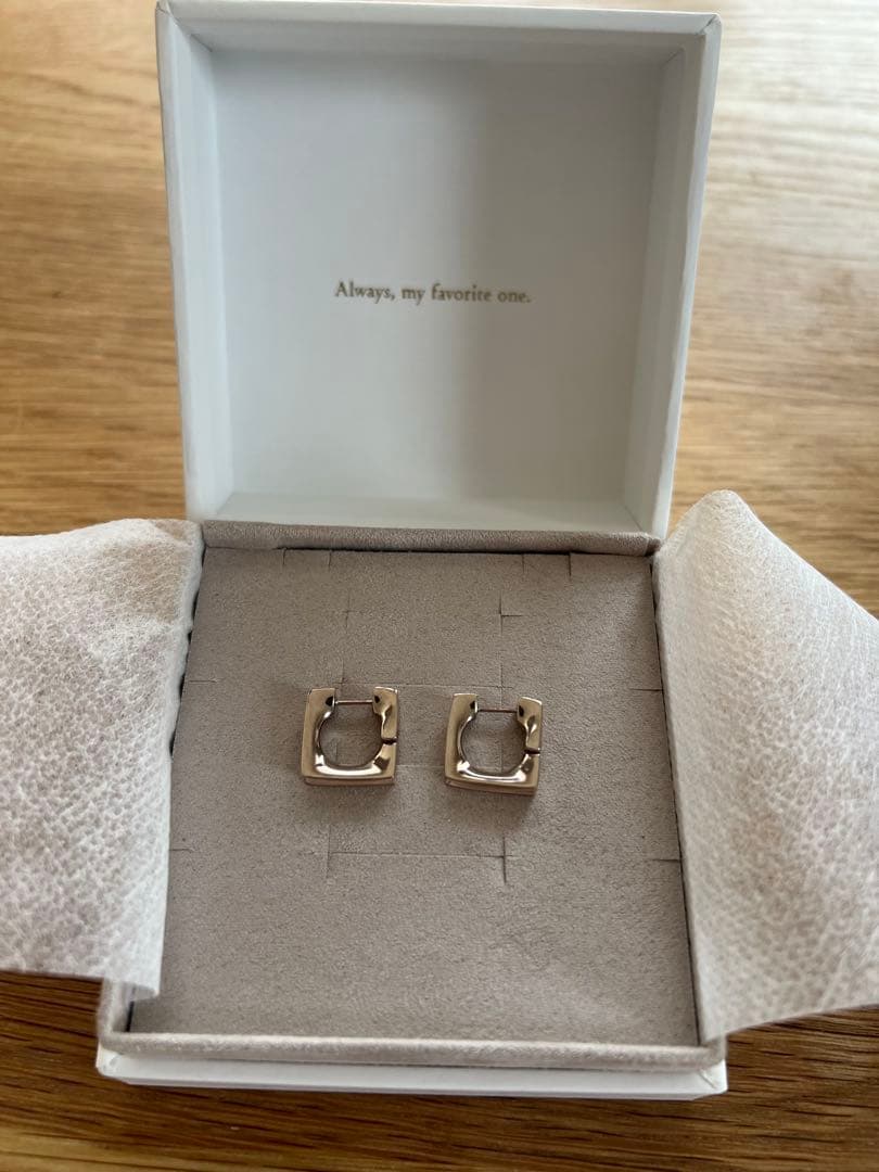 ete ロウブラウン　スクエアハグピアス ロウ ハグイヤリング（842015） ｜ women（ウィメンズ） ｜ ete／ete