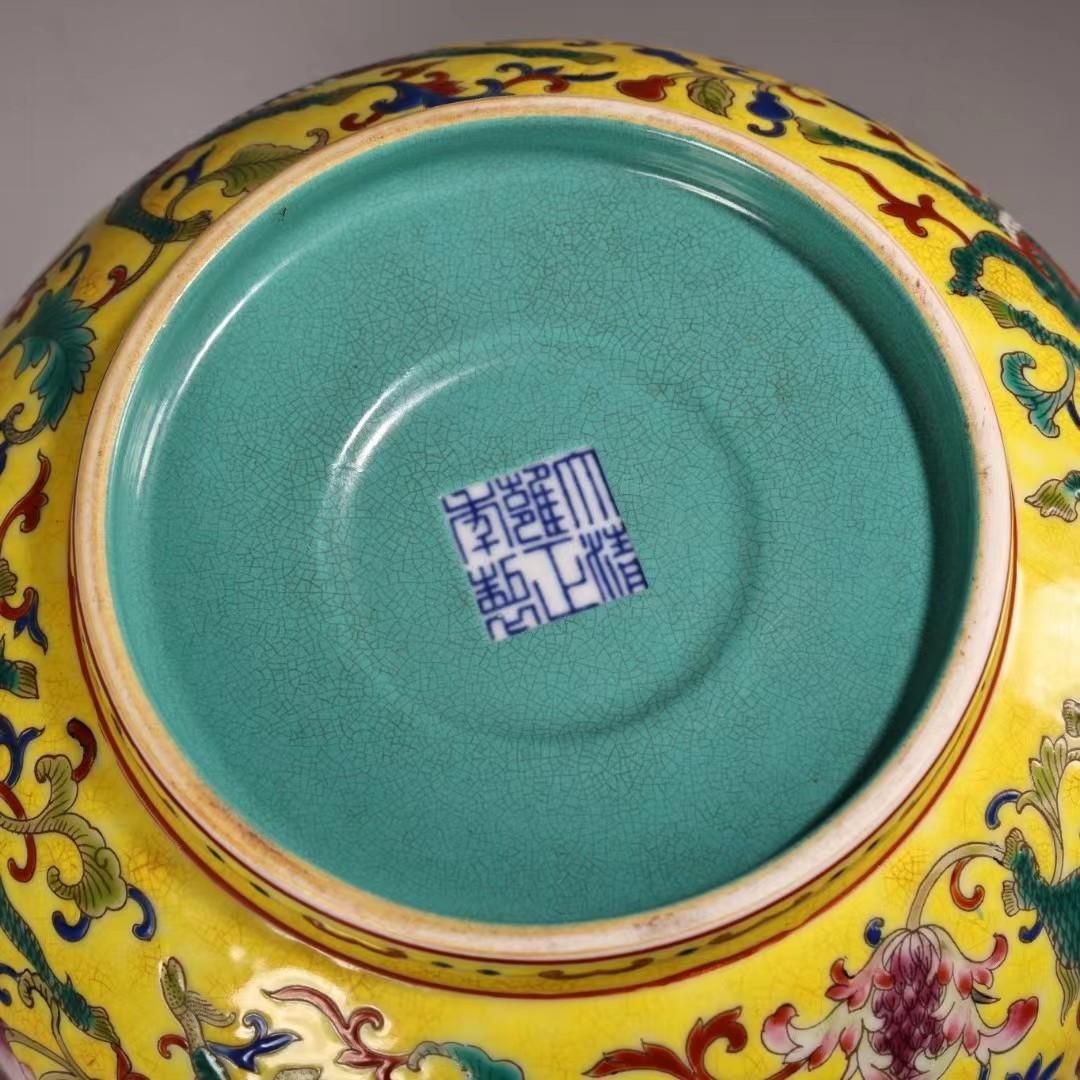 中国古美術・珍品旧蔵・七宝彩と粉彩磁器の碗・純手描き・箱付・置物