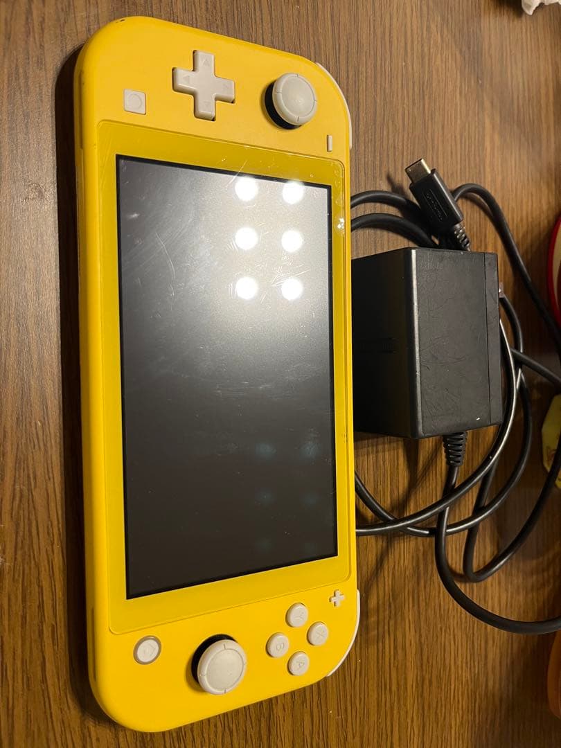 【ジャンク品】Nintendo Switch Lite イエロー 充電器付き ジャンク品出品】Nintendo Switch Lite イエロー 任天堂 スイッチ
