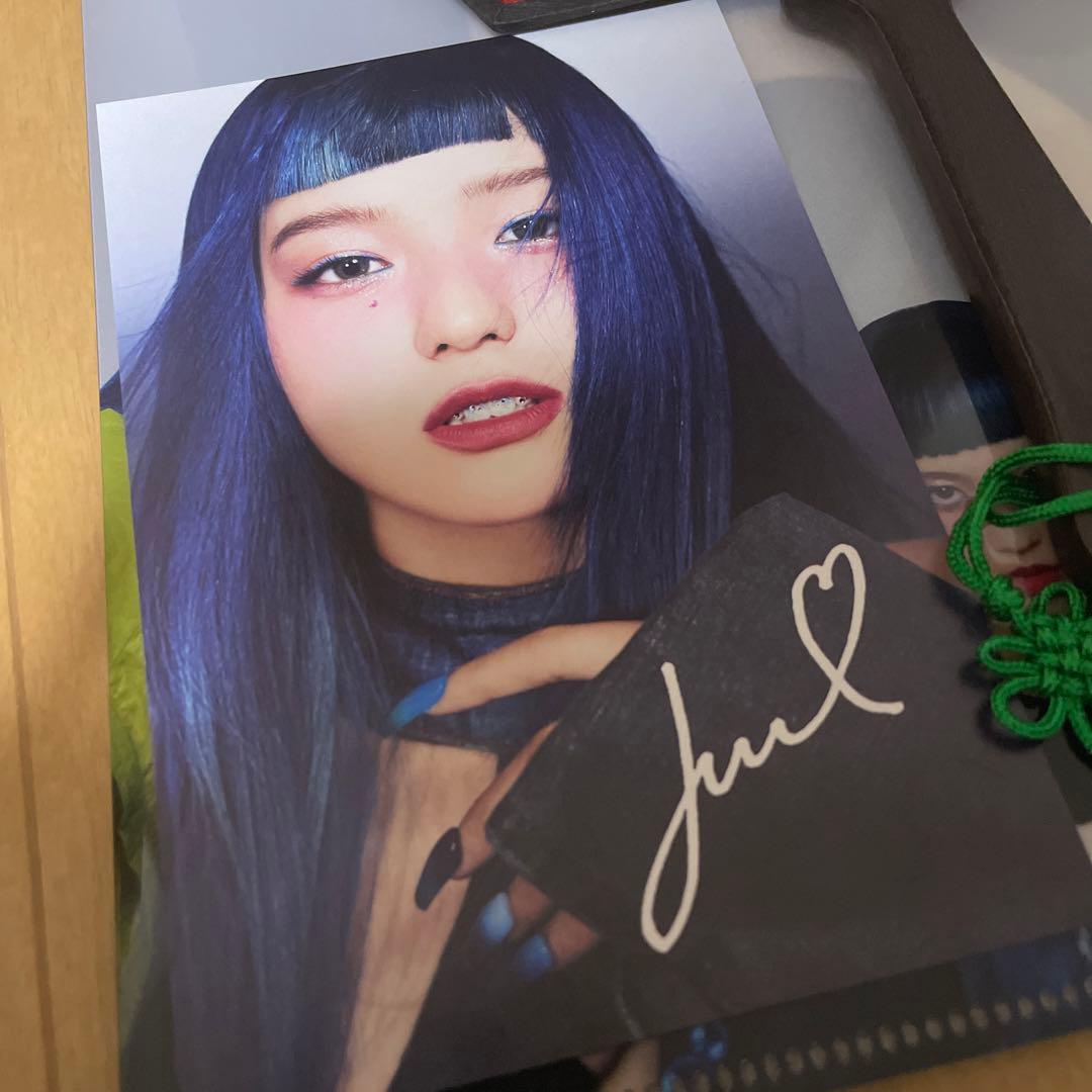 XG JURIA サイン 入り団扇 - メルカリ