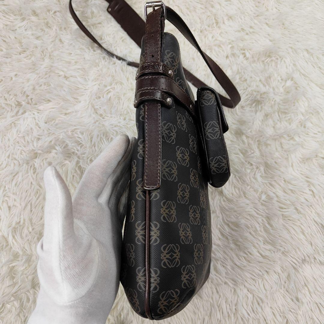 本日限定価格 ロエベ ショルダーバッグ アナグラム リピート PVC