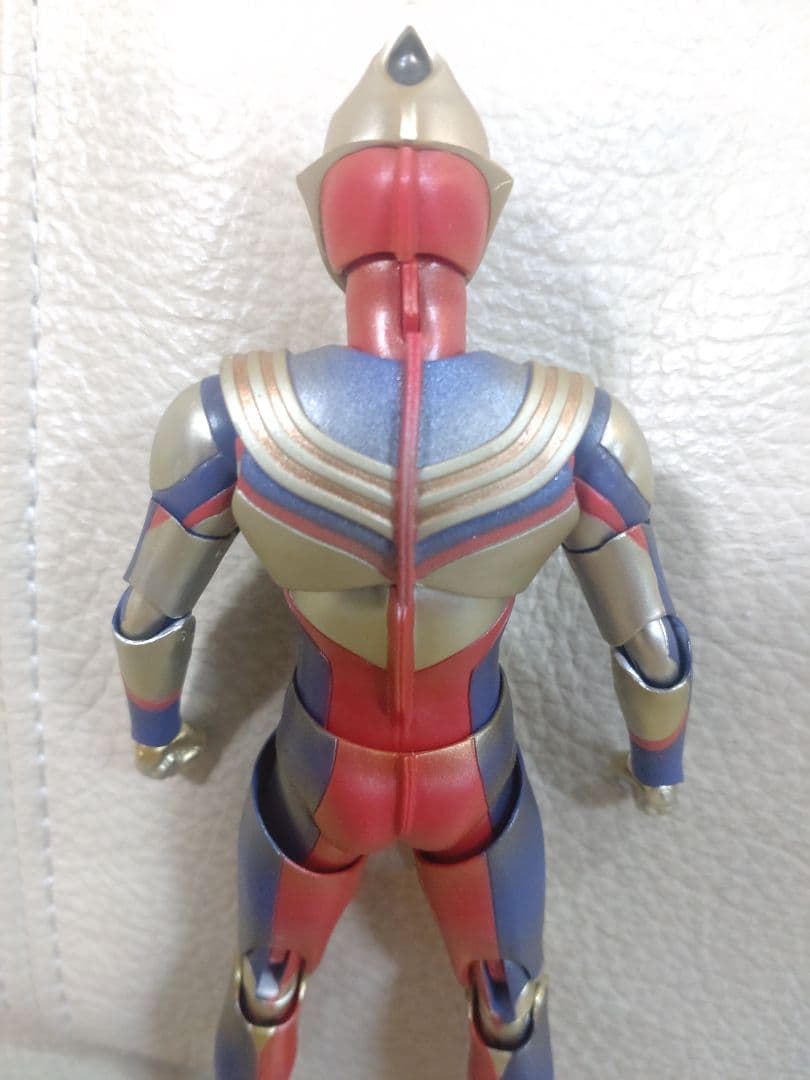 s.h.figures グリッターティガ 真骨彫 ウルトラマンティガ