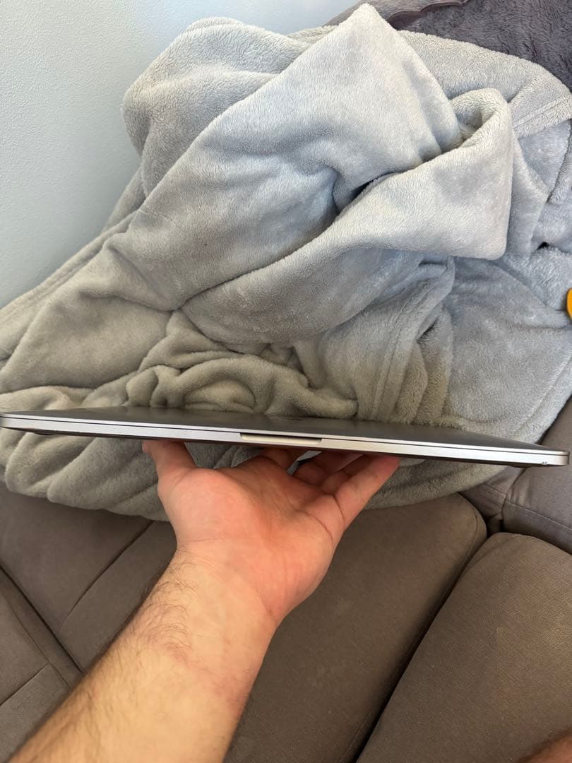 MacBook本体 MacBook Pro 15 i9 32GB 1TB SSD 1.5GB GPU