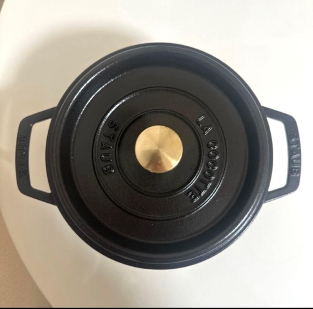 ストウブ(Staub) ココットラウンド ブラック 20cm マルチスプーン付き Staub（ストウブ） グランドココット ラウンド 20cm ブラック生涯保証
