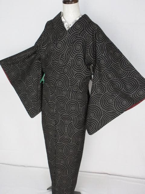 着用少ない！美品＊純泥染＊7マルキ＊本場大島紬＊渦巻き＊着物