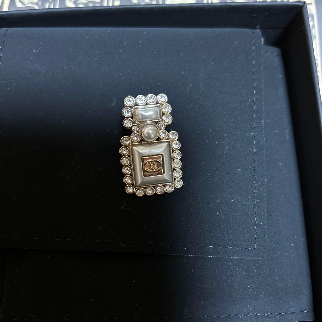 シルバー ゴールド ブローチ シルバーと南洋ゴールドバロックパールのヤドリギのブローチ | Akio Mori