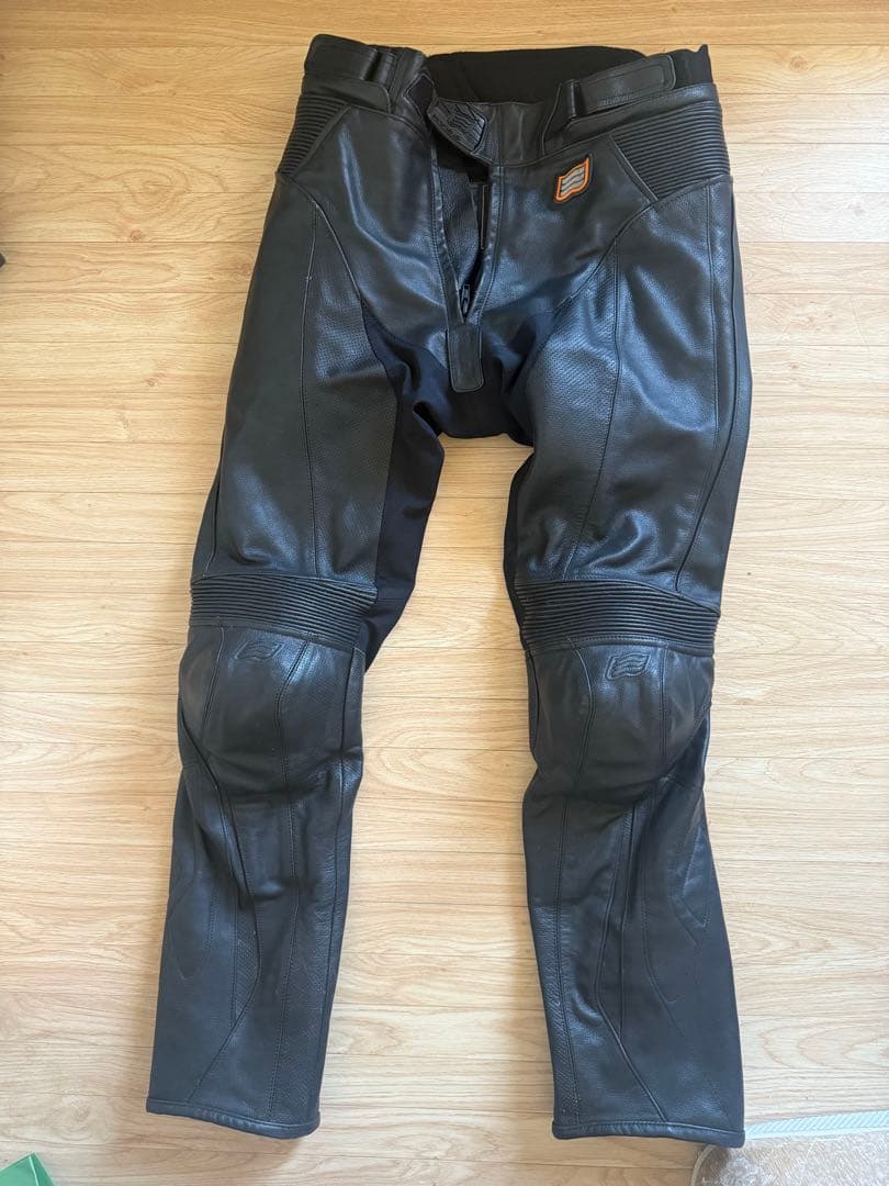 どろぼー成金 HYOD 革ツナギ Lサイズ ブーツアウトタイプ レーシングレザースーツ | HYOD PRODUCTSオフィシャルサイト