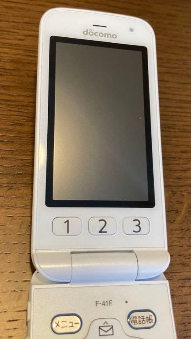 docomo らくらくホン F-41Fセット ホワイト - メルカリ