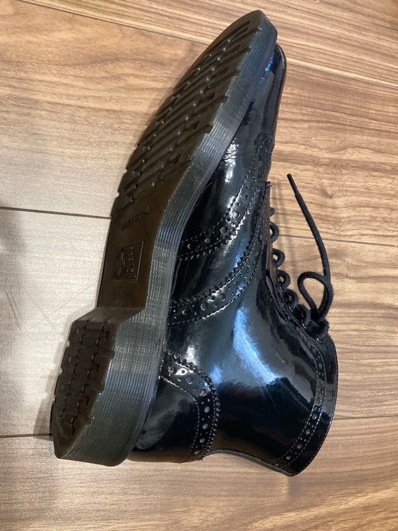 激レア ドクターマーチン パテントレザー ウィングチップ エナメル 8ホール