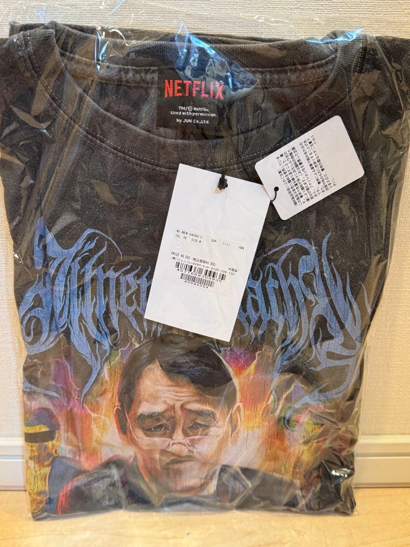 B*w様 新品未開封 Mサイズ 地面師たち Original T-Shirt ピ 地面師たち」のオリジナルTシャツが登場、なりすまし役の老人“佐々木