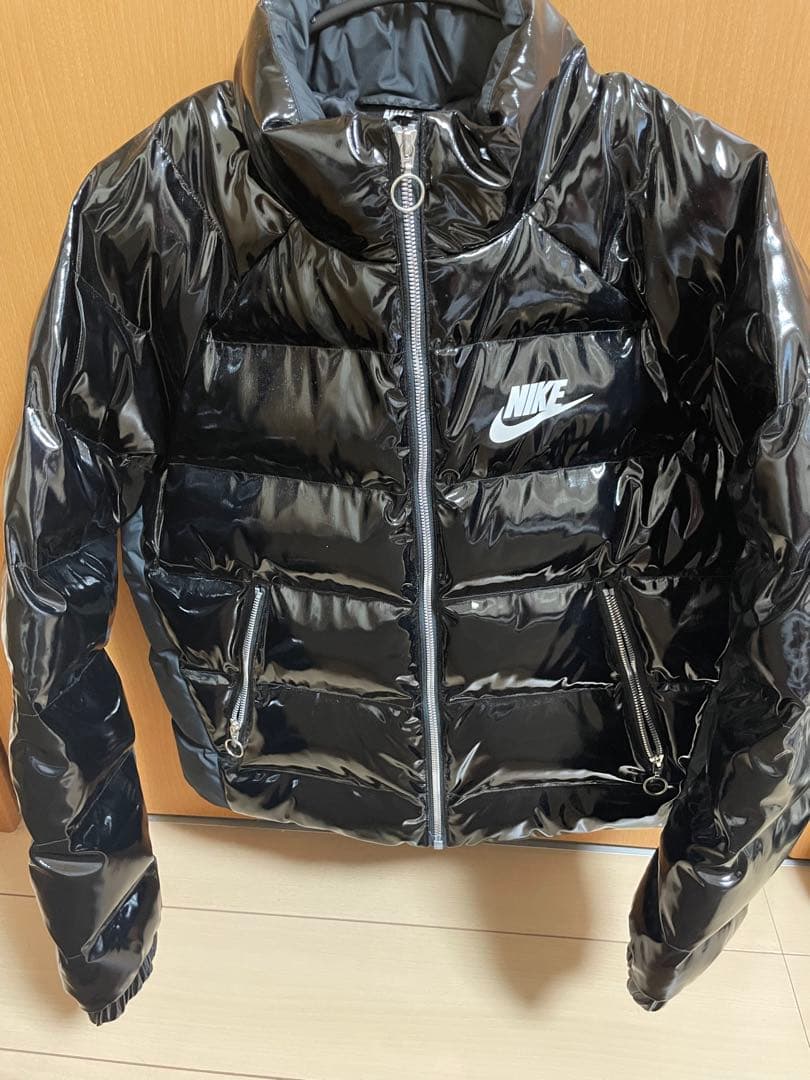 nike エナメルダウンジャケット ラッパーyvngpatra着 - メルカリ