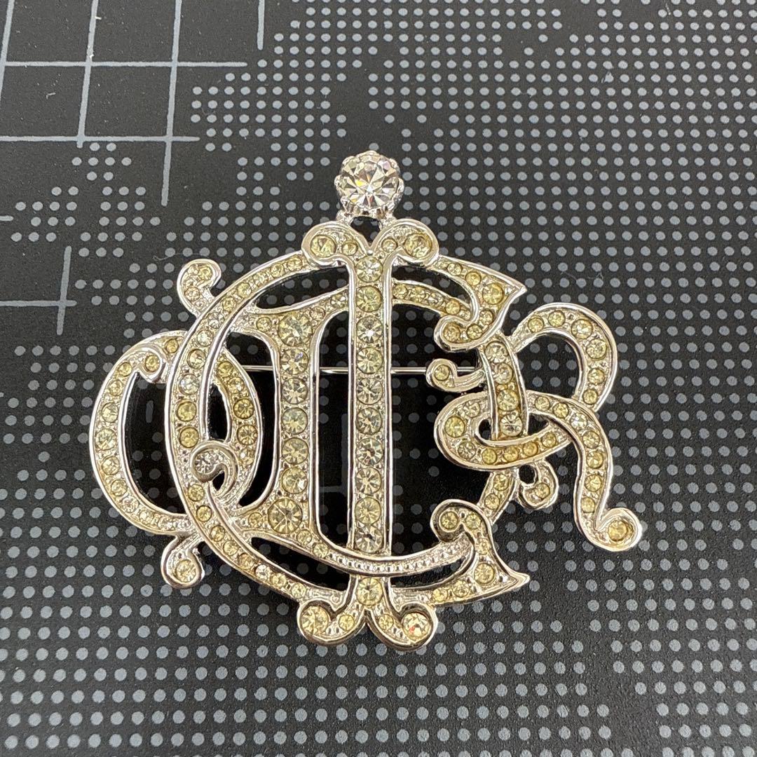 Dior ディオール ラインストーン エンブレム ロゴブローチ