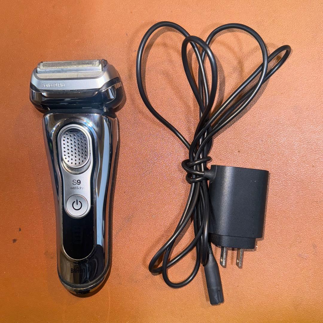 ブラウン　メンズ電気シェーバー　4枚刃　シリーズ9 C-01 ✨ BRAUN（ブラウン） メンズシェーバー［電気シェーバー］(4枚刃)(自動