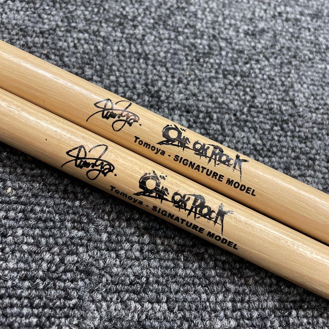 ワンオク トモヤ 直筆サイン スティック - メルカリ