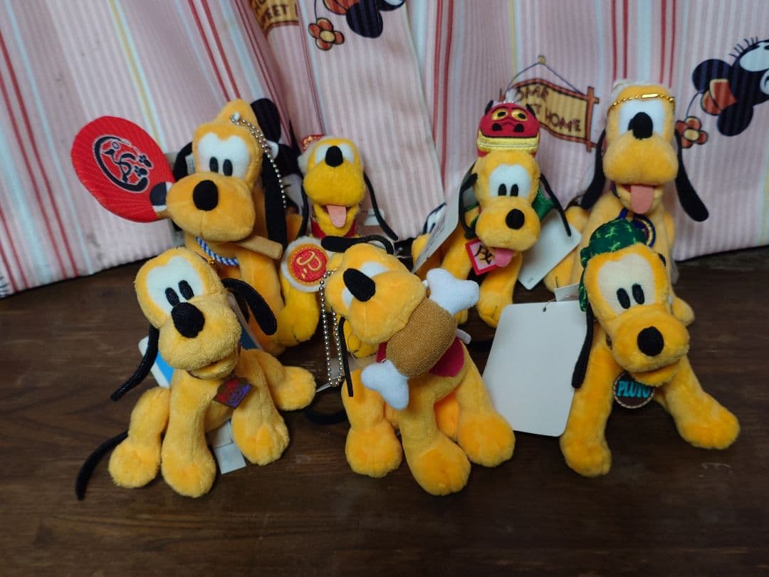 東京ディズニーリゾート　プルート　ぬいぐるみバッジセット　新品未使用 公式】ぬいぐるみバッジ｜おすすめグッズ | 東京ディズニーリゾート