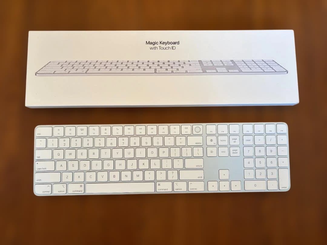 Apple Magic Keyboard テンキー付き - 英語 - シルバー Amazon.co.jp: Apple Magic Keyboard(テンキー付き)- 英語(UK