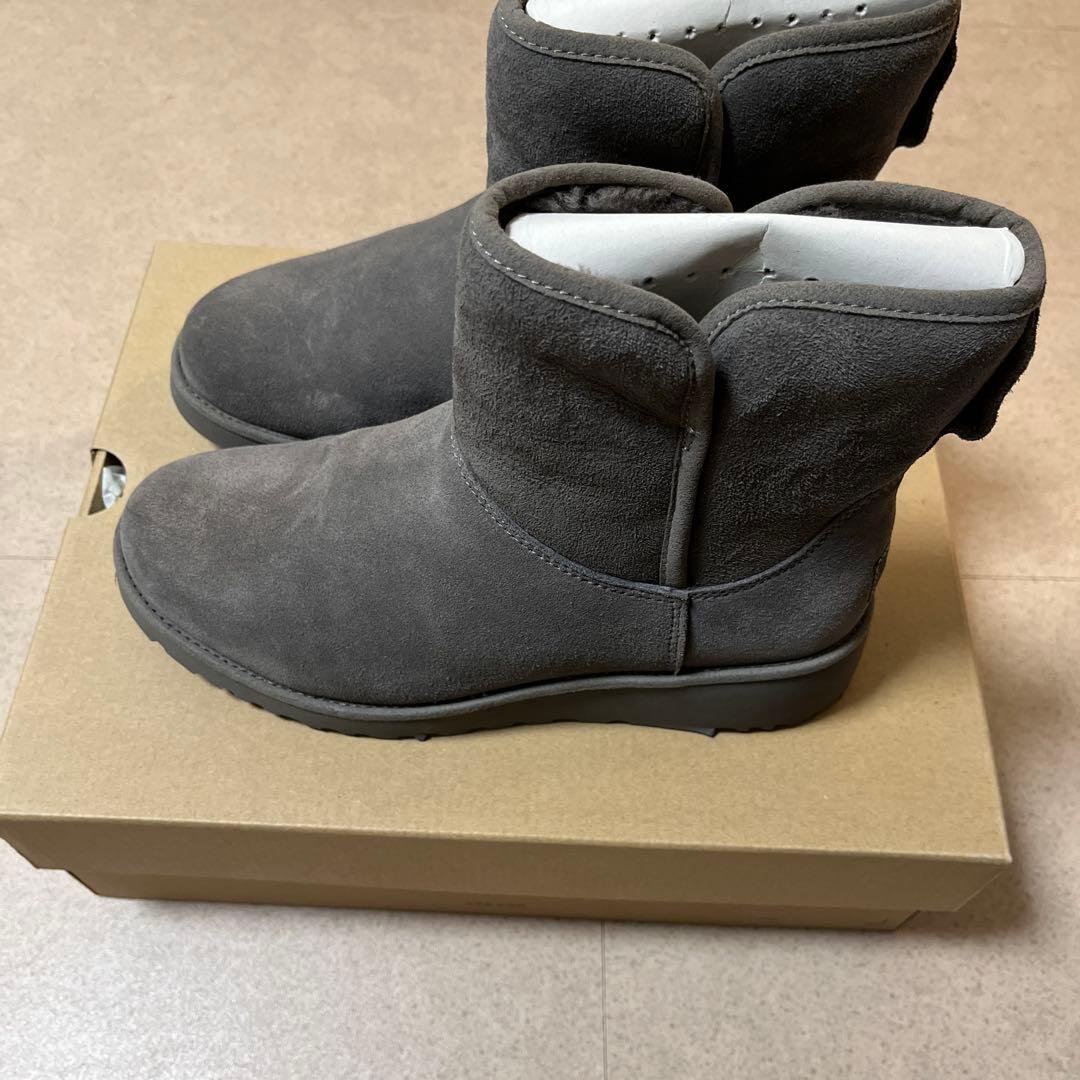 UGG W KRISTIN グレー 6.5 UGG KRISTIN GREY GRAY SHEARLING SUEDE WEDGE ANKLE BOOT US 5 / EU