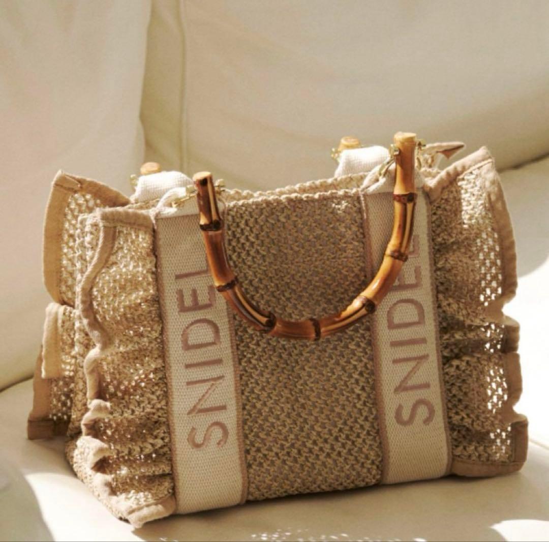 SNIDEL フリルナチュラルロゴバンブーバッグ SNIDEL（スナイデル）の「フリルナチュラルロゴバンブーバッグ