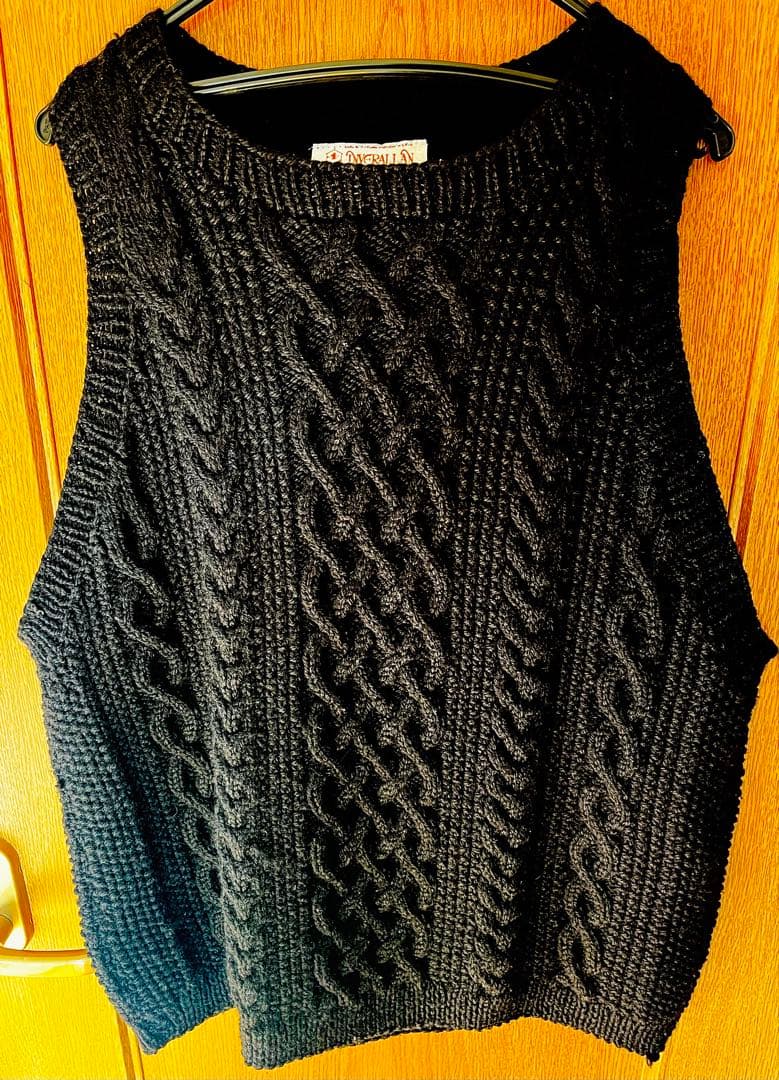 値下げ☆送料込み☆INVERALLAN (厚手)ブラック ケーブルニットベスト 中古・古着通販】INVERALLAN (インバーアラン) ニットベスト ブラック