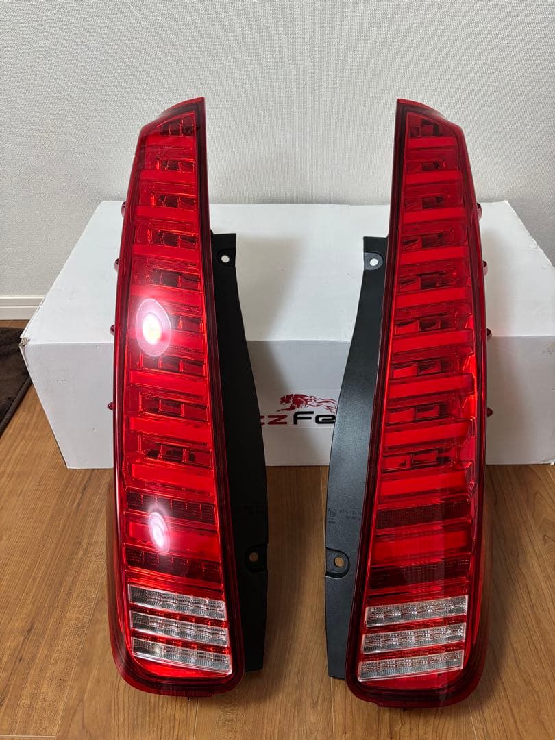 DazzFellows プレミアムLEDテールランプ 80系ノア ヴォクシー