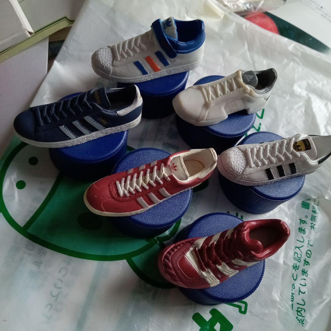 ダ16。ペットボトルキャップ ペプシ アディダスシューズ。 - メルカリ