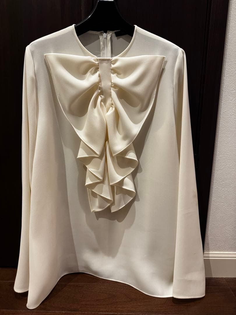 YOKOCHAN ヨーコチャン ブラウス 白 トップス ロングスリーブラッフルヘムパールブラウス – YOKO CHAN