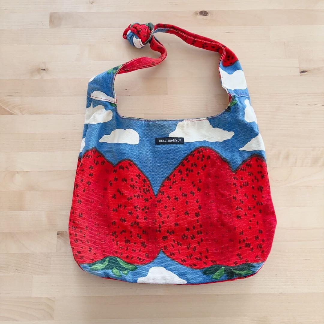 マリメッコ MANSIKKAVUORET イチゴの山 キャンバスショルダーbag