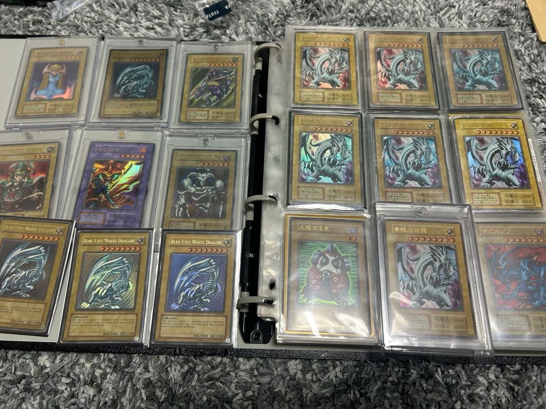 遊戯王　青眼の白龍　ブラックマジシャン　等ファイルセット　完全引退品 遊☆戯☆王デュエルモンスターズ』より、「青眼の白龍＆ブラック