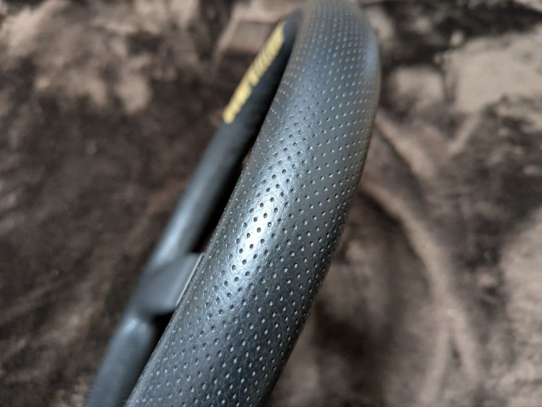 MOMO /コンペティションエボ☆販売終了モデル ☆美品　32パイ　☆最終値下げ