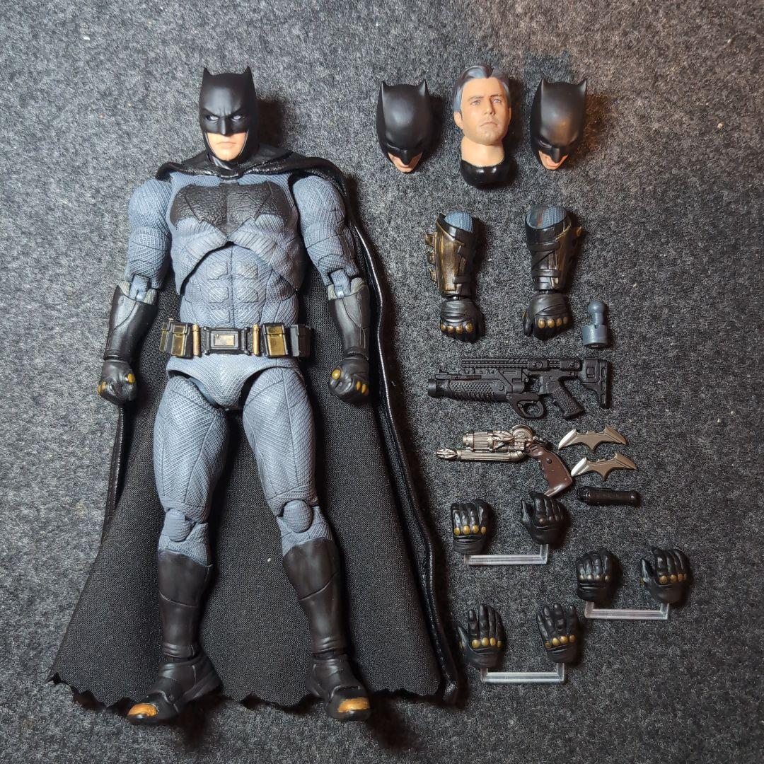MAFEX【 バットマン 】マフェクスNo.222　ジャスティスリーグ Amazon.co.jp: MAFEX マフェックス No.222 BATMAN バットマン (ZACK