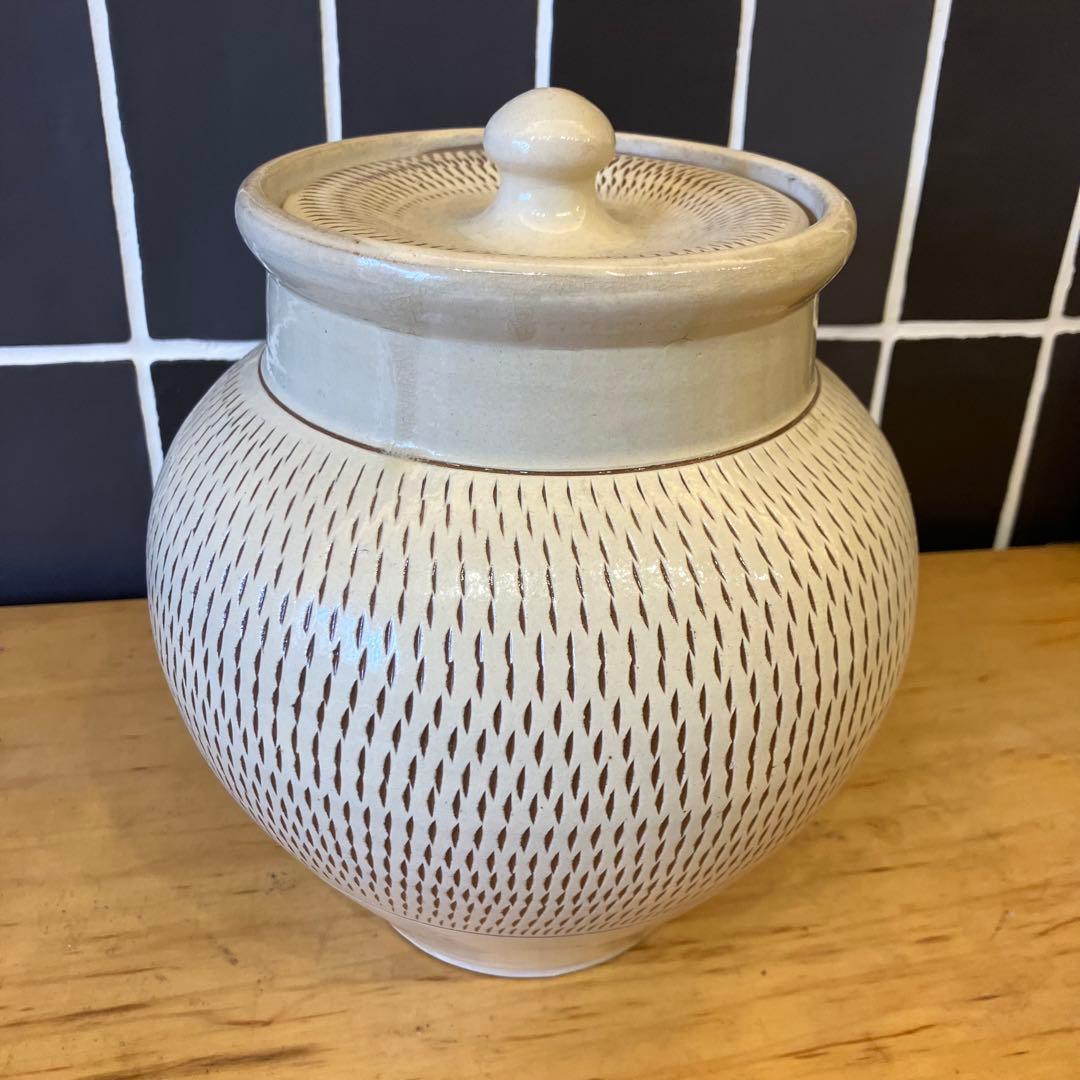小代焼ふもと窯　井上泰秋作！壺蓋付き飛び鉋【民藝ビンテージ】小鹿田焼（おんたやき 小代焼ふもと窯 井上泰秋作！壺蓋付き飛び鉋【民藝ビンテージ】小鹿田