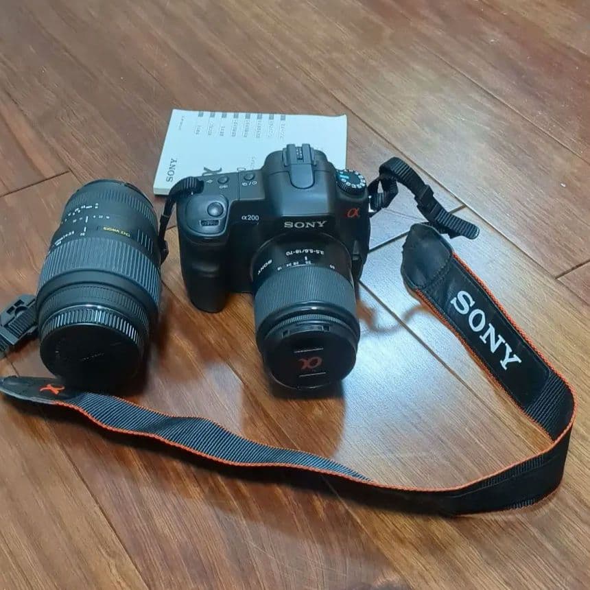 SONY α200 デジタル一眼レフカメラ sigma 70-300レンズ付属 Amazon | SONY デジタル一眼レフカメラ Wズームレンズキット α200