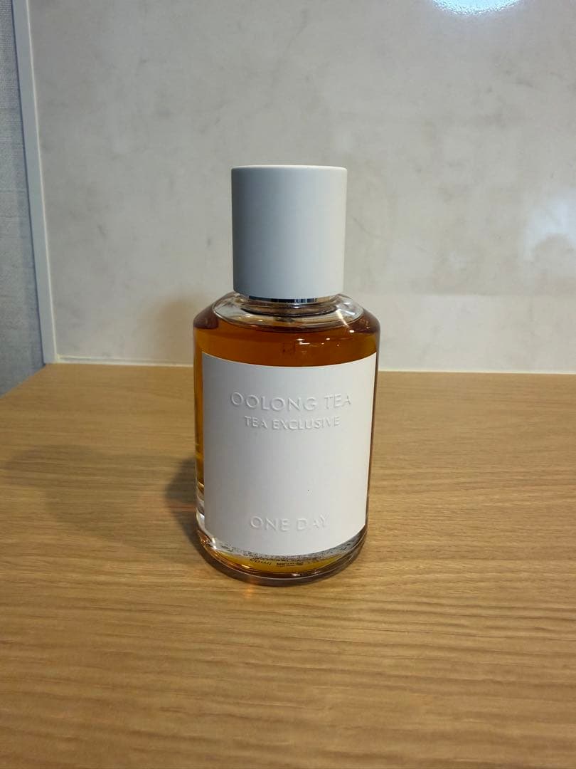 ONE DAY ワンデイ　OOLONG TEA | ウーロン・ティー ウーロン・ティー（ONE DAY）｜苦味と甘味が織りなす茶室の香り｜香水