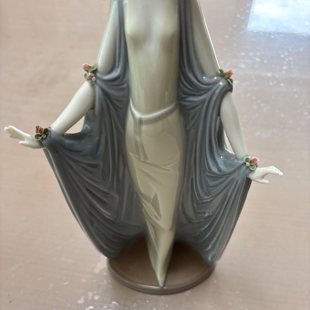 ふみふみ様専用 LLADRO リヤドロ モンテカルロの貴婦人の通販はau PAY