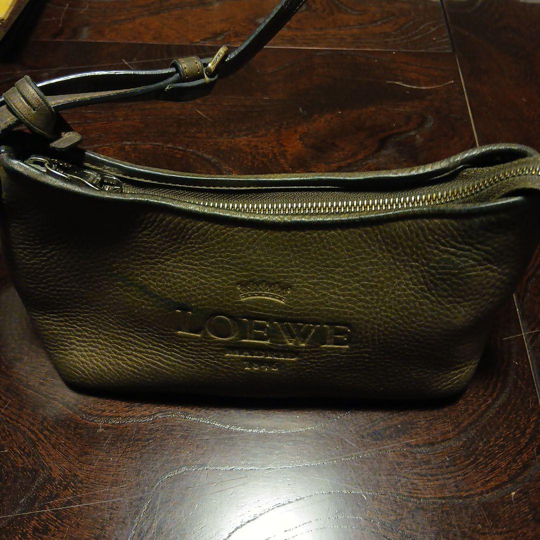 LOEWE オリーブグリーン レザー バッグ Puzzle Edge Small leather tote bag in green - Loewe | Mytheresa
